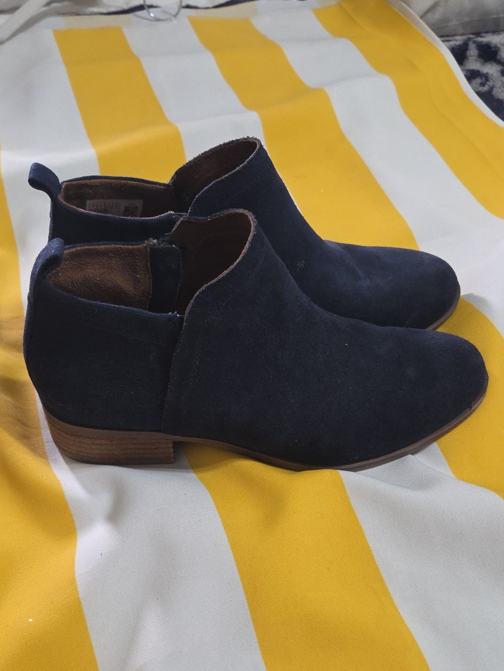 TOMS Women’s 11 Navy Blue Suede Ankle Boots Booties Side Zip Low Heel